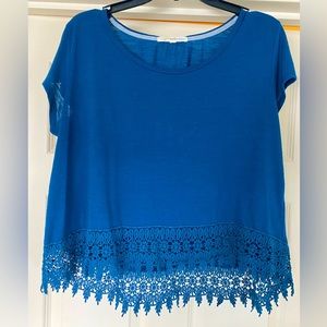 Adorable lace edge cropped tee